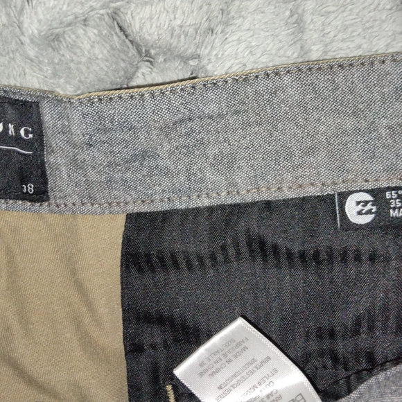 Billabong Men's Khaki Flat Front Shorts - Picture 5 of 6